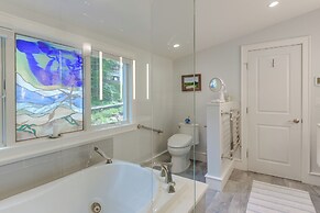 Vibrant Sterling Lakefront Lodge w/ Kayaks