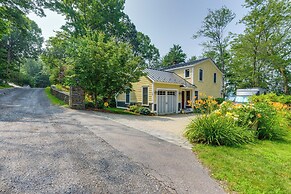Vibrant Sterling Lakefront Lodge w/ Kayaks