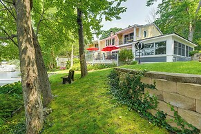 Vibrant Sterling Lakefront Lodge w/ Kayaks