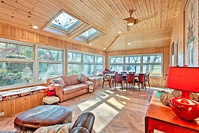 Vibrant Sterling Lakefront Lodge w/ Kayaks