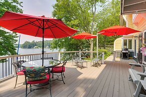 Vibrant Sterling Lakefront Lodge w/ Kayaks
