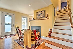 Vibrant Sterling Lakefront Lodge w/ Kayaks