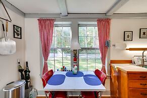 Tranquil 3 BR Stockbridge House w/ Private Deck!
