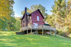 Tranquil 3 BR Stockbridge House w/ Private Deck!