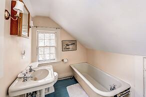 Ipswich Cottage: Beautiful Views, 5 Mins to Beach