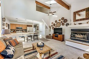 Bright Townhome - 1 Mile to Downtown Cloudcroft