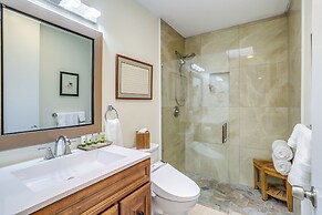 Resort Pools + Golf: Palm Springs Condo!