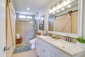 Resort Pools + Golf: Palm Springs Condo!