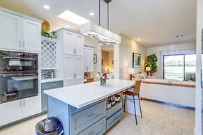 Resort Pools + Golf: Palm Springs Condo!