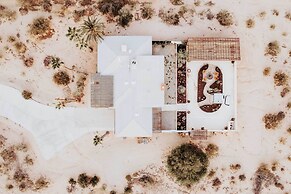 Chic Joshua Tree Pad w/ Mountain Views & Hot Tub