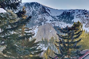 Snowcreek Resort Condo w/ Deck at Mammoth Mountain
