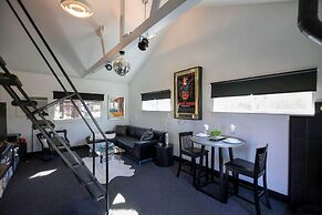 Private Modern Entertainment Getaway