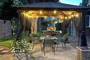 Private Modern Entertainment Getaway