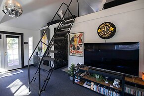 Private Modern Entertainment Getaway