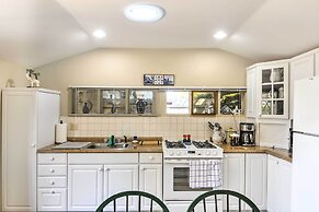 Cozy Arroyo Grande Cottage w/ Patio & Grill!