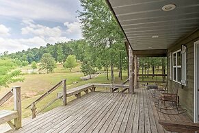 Guntersville Cabin w/ Fire Pit & Covered Porch