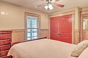 Guntersville Cabin w/ Fire Pit & Covered Porch