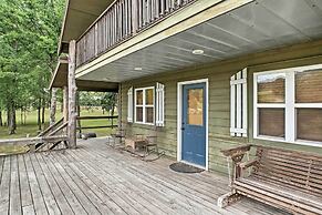 Guntersville Cabin w/ Fire Pit & Covered Porch