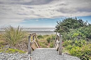 Gold Beach Townhome With Ocean Views & Sunroom!