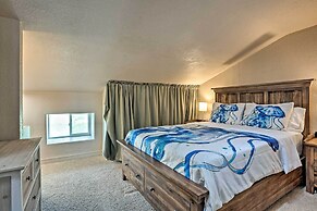 Gold Beach Townhome With Ocean Views & Sunroom!