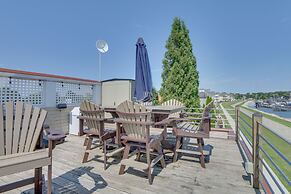 Lakefront Home w/ Rooftop Deck, Grill, Games!
