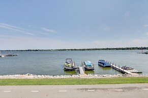 Lakefront Home w/ Rooftop Deck, Grill, Games!