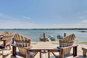 Lakefront Home w/ Rooftop Deck, Grill, Games!