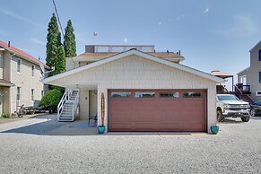 Lakefront Home w/ Rooftop Deck, Grill, Games!