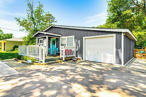 Pet-friendly Cottage, 3 Blocks to Main St!