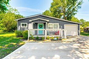 Pet-friendly Cottage, 3 Blocks to Main St!