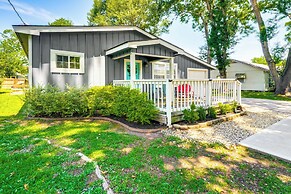 Pet-friendly Cottage, 3 Blocks to Main St!