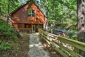 Gatlinburg Cabin w/ Hot Tub: 5 Mi to Downtown