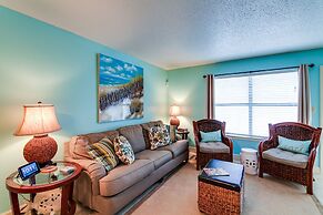 Destin Townhome w/ Balcony - Walk to the Beach!