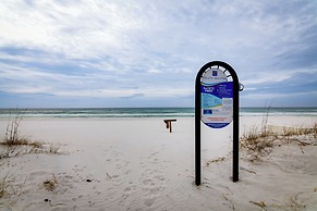 Destin Townhome w/ Balcony - Walk to the Beach!