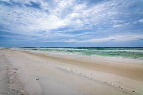 Destin Townhome w/ Balcony - Walk to the Beach!