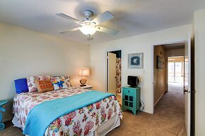 Destin Townhome w/ Balcony - Walk to the Beach!