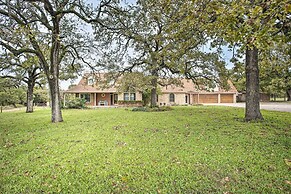Gainesville Home w/ Outdoor Oasis, 16 Mi to Lake