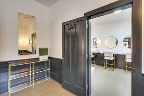 Quaint Winesburg Cottage w/ Porch & Pond!