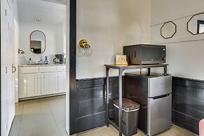 Quaint Winesburg Cottage w/ Porch & Pond!