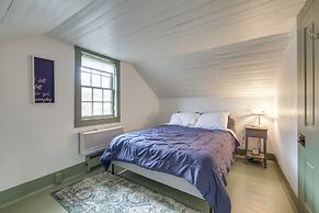 Quaint Winesburg Cottage w/ Porch & Pond!