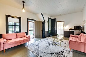 Quaint Winesburg Cottage w/ Porch & Pond!