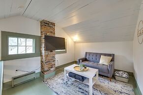 Quaint Winesburg Cottage w/ Porch & Pond!