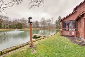 Quaint Winesburg Cottage w/ Porch & Pond!