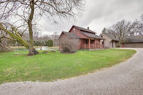 Quaint Winesburg Cottage w/ Porch & Pond!