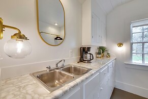 Quaint Winesburg Cottage w/ Porch & Pond!