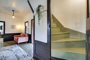 Quaint Winesburg Cottage w/ Porch & Pond!