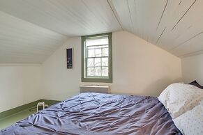 Quaint Winesburg Cottage w/ Porch & Pond!