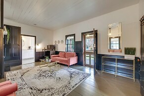 Quaint Winesburg Cottage w/ Porch & Pond!