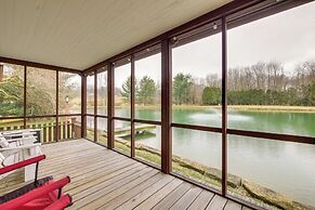 Quaint Winesburg Cottage w/ Porch & Pond!