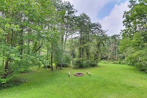 Rustic Cabin w/ Hot Tub - 7 Miles to Hocking Hills